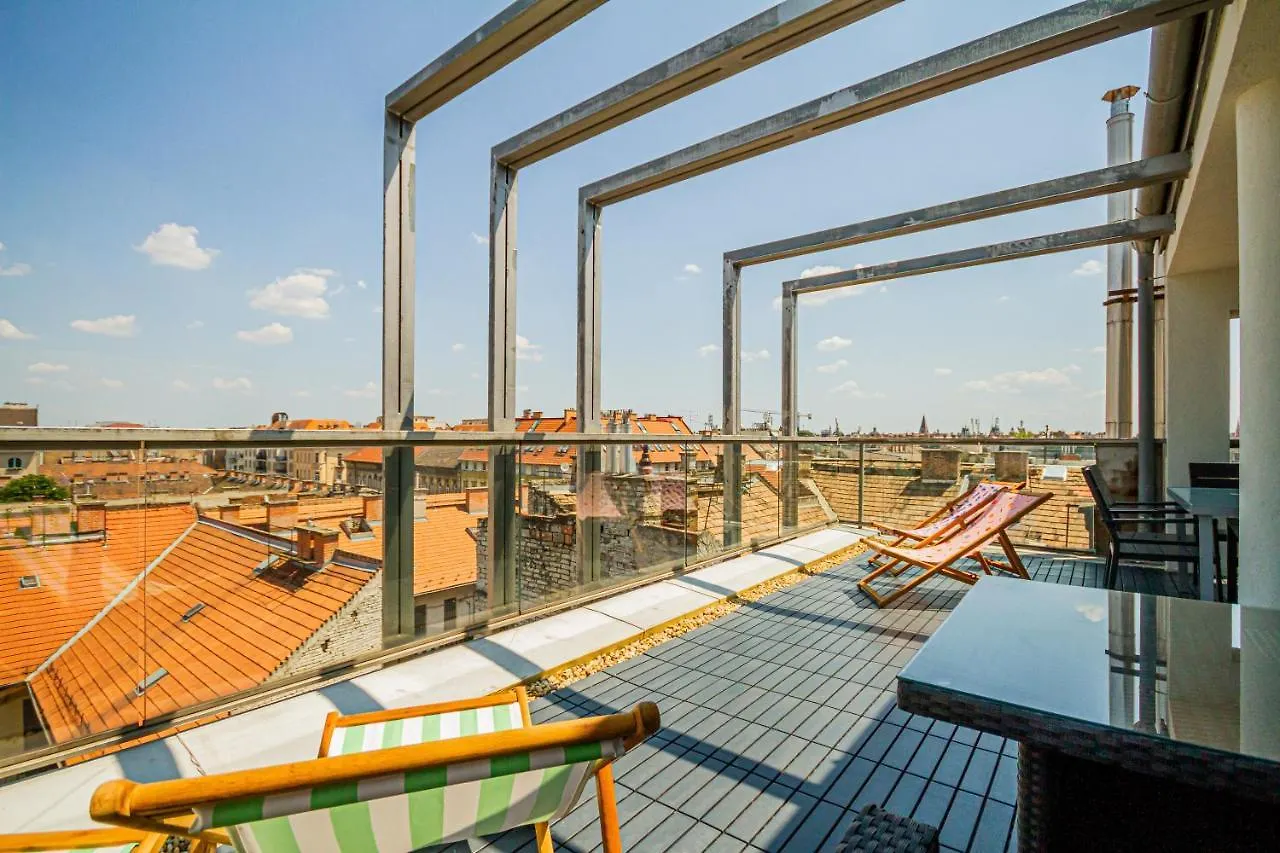 Luxury Apartment With Balcony In Downtown Budapest