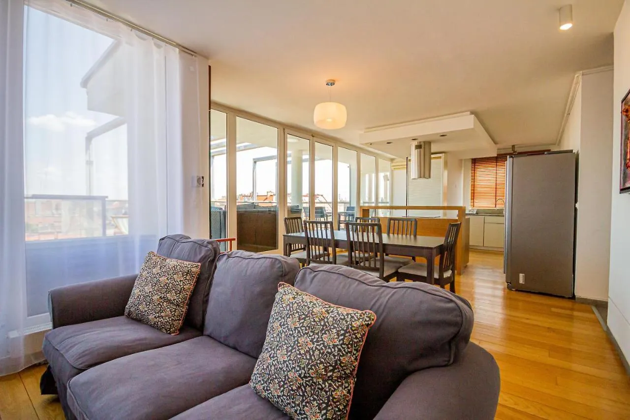 Luxury Apartment With Balcony In Downtown Budapest