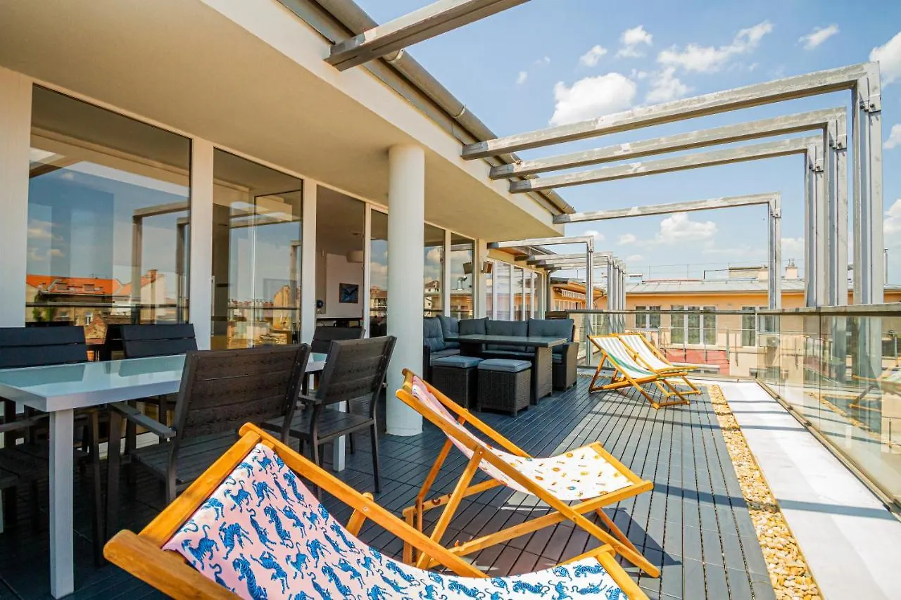 Luxury Apartment With Balcony In Downtown contacts