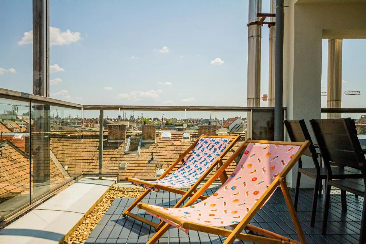 Luxury Apartment With Balcony In Downtown Budapest