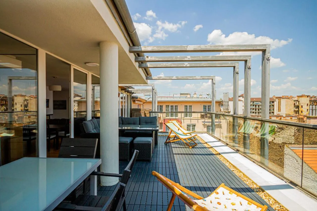 Luxury Apartment With Balcony In Downtown Budapest