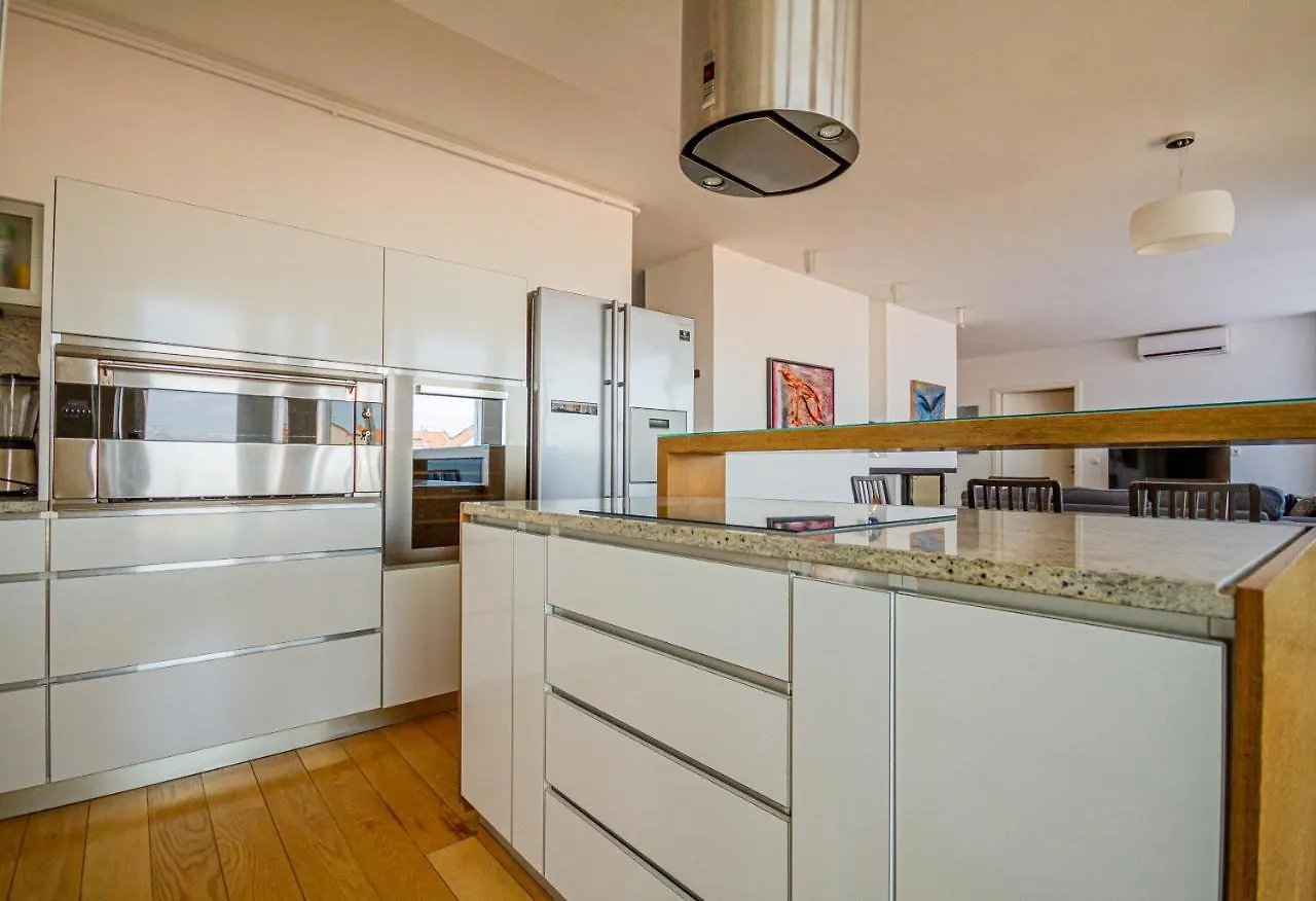 Luxury Apartment With Balcony In Downtown Budapest