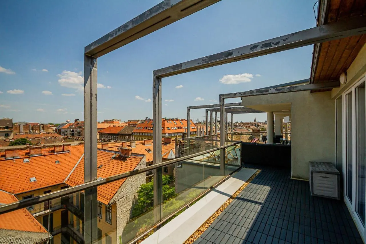 Luxury Apartment With Balcony In Downtown Budapest