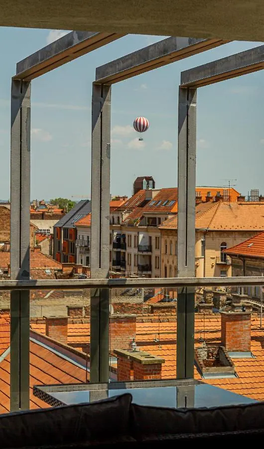 Luxury Apartment With Balcony In Downtown Budapest