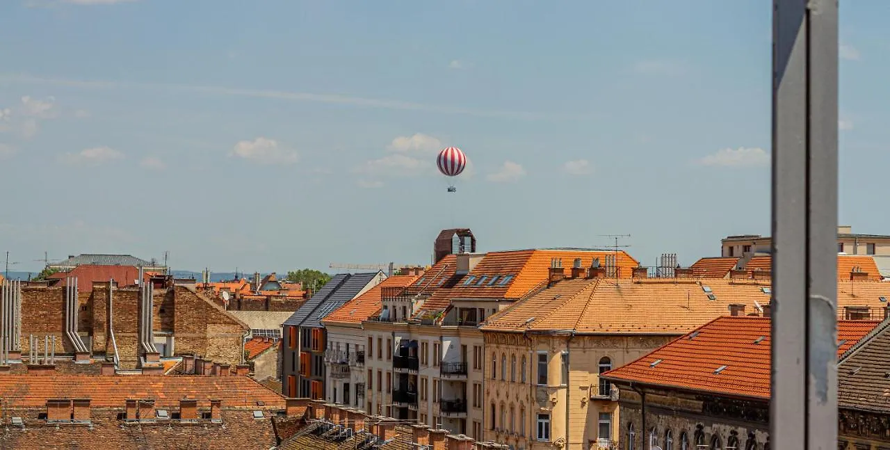 Luxury Apartment With Balcony In Downtown Budapest Hungary