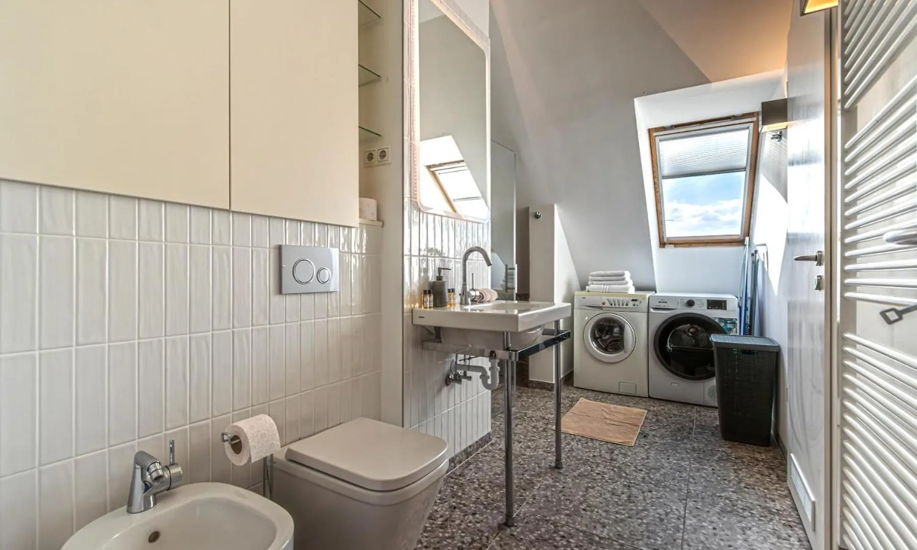 Luxury Apartment With Balcony In Downtown Budapest