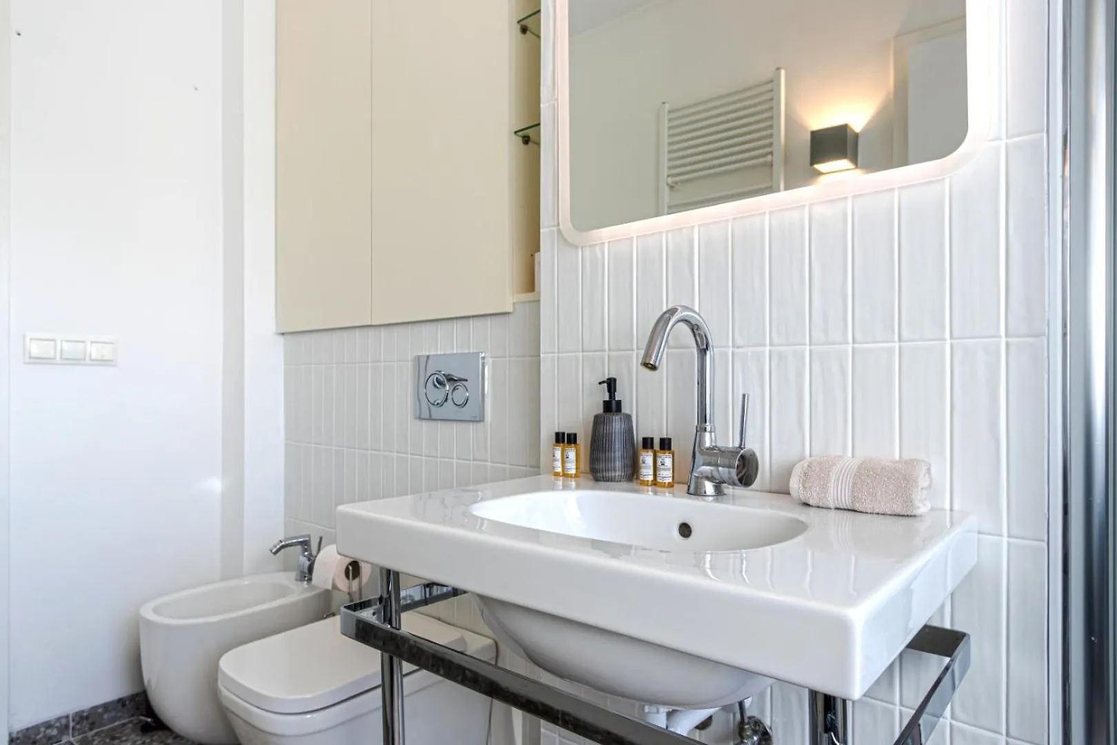 Luxury Apartment With Balcony In Downtown Budapest