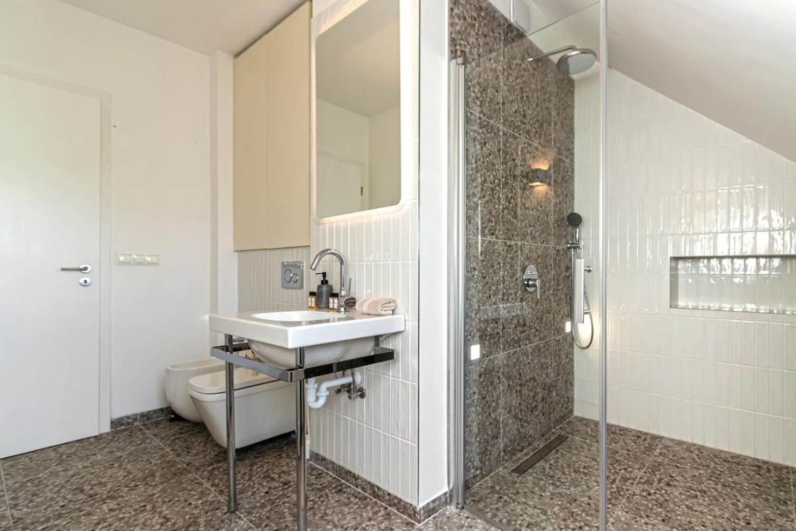 Luxury Apartment With Balcony In Downtown Budapest